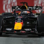 The Mastery of Marina Bay: How Max Verstappen’s Lone Lap Gamble Rewrote the Sprint Script